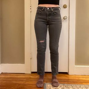Levis premium 501 skinny jeans distressed - size 26